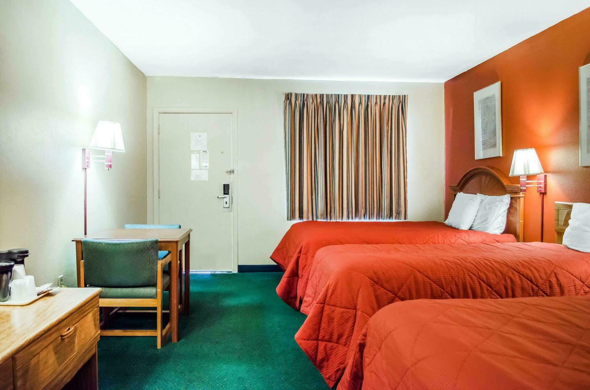 Rodeway Inn Гаррісберг Екстер'єр фото